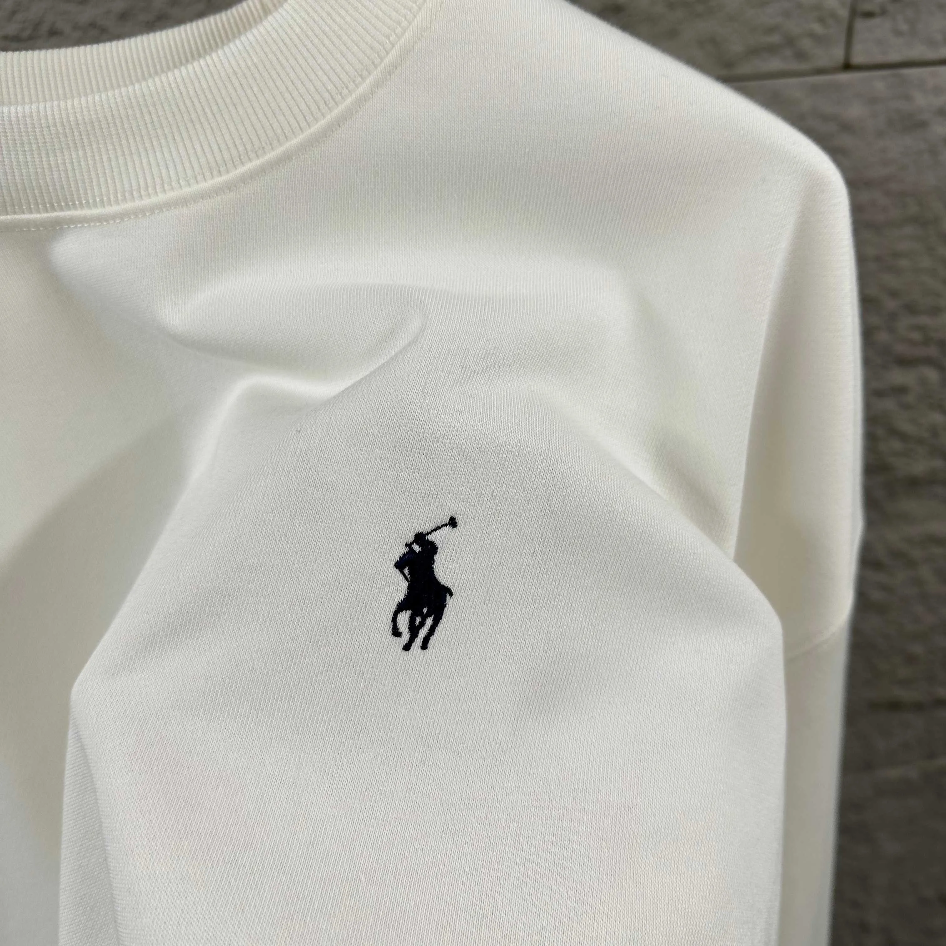 P210 Polo* Ralph Lauren 2025 Autumn and Winter new round neck sweatshirt Classic simple embroidery Customized terry fabric Long sleeves Unisex Color: Black White Size: S (90-130 pounds) M (120-150 pounds) L (140-165 pounds) XL (160-180 pounds) XXL (180-210 pounds)